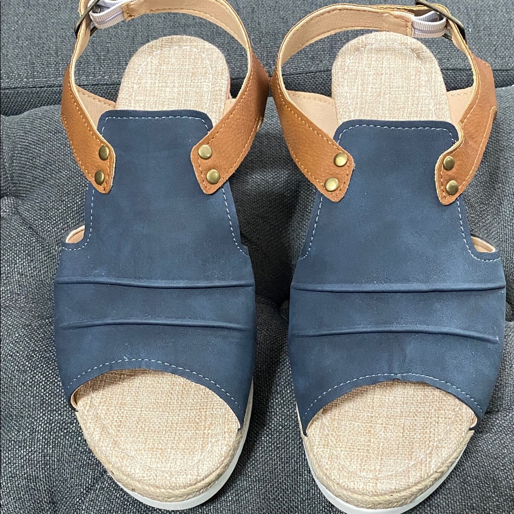 Woman’s Blue and Tan Sandals with Adjustable Straps. Wide width- size 10 1/2.